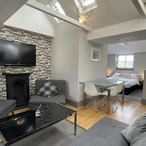Ei8ht Guest 4* Hove