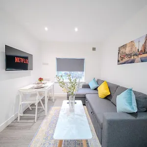 Luxury 4* Ilford